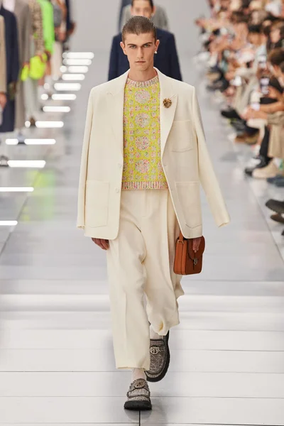 Look 3